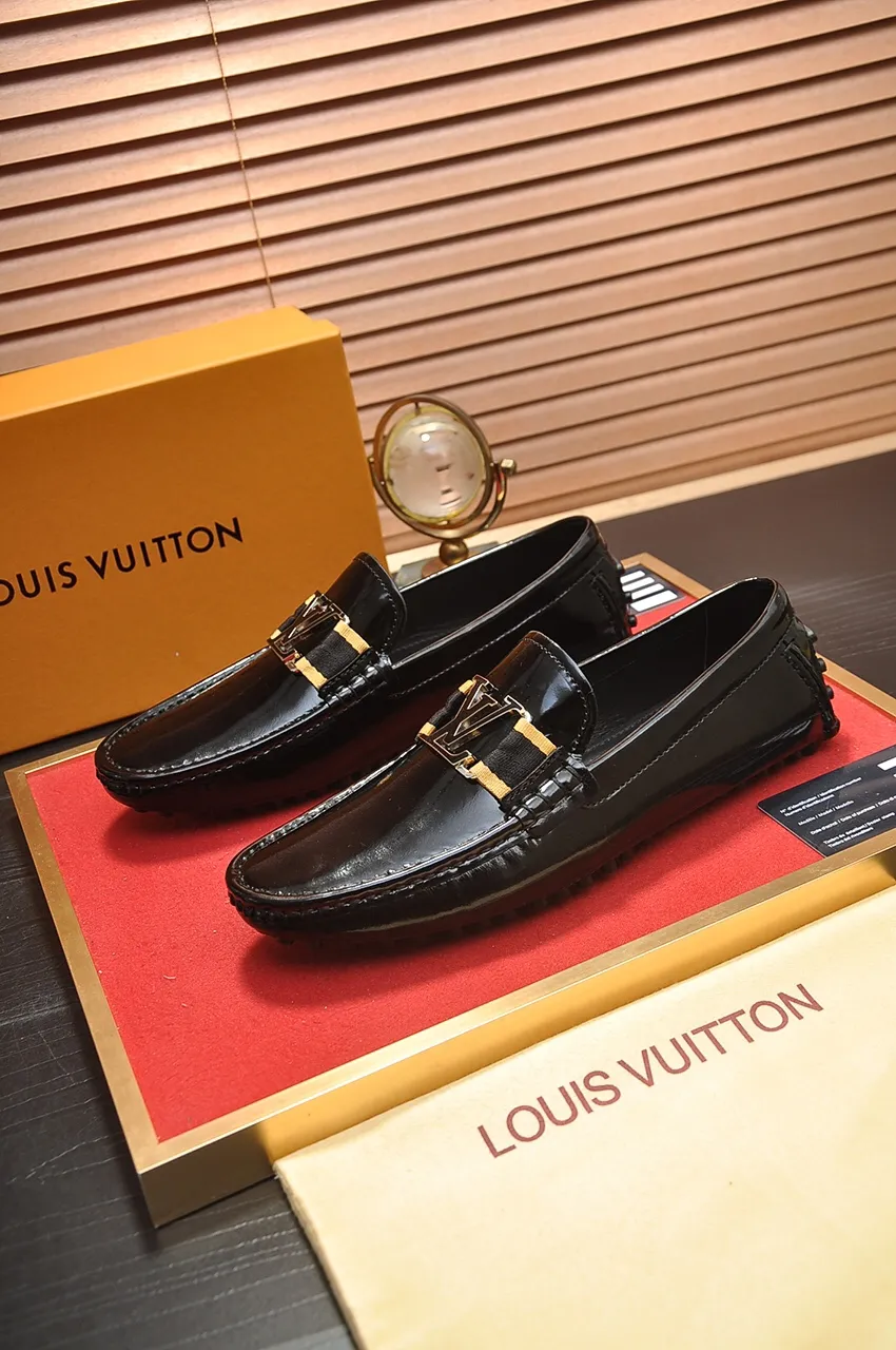 Men's men's shoes 💰420💶 [LV Doudou shoes] (water-dyed cowhide lining) new model is on the market, available on the official website. The new Doudou shoes are processed into single-color materials, and the uppers are made of imported horsehide leather. The body of the shoe is fully hemmed with mark thread, and is lined with imported original cowhide leather. The elegant shoe shape is super suitable for all-matching, and the size is 38-44.